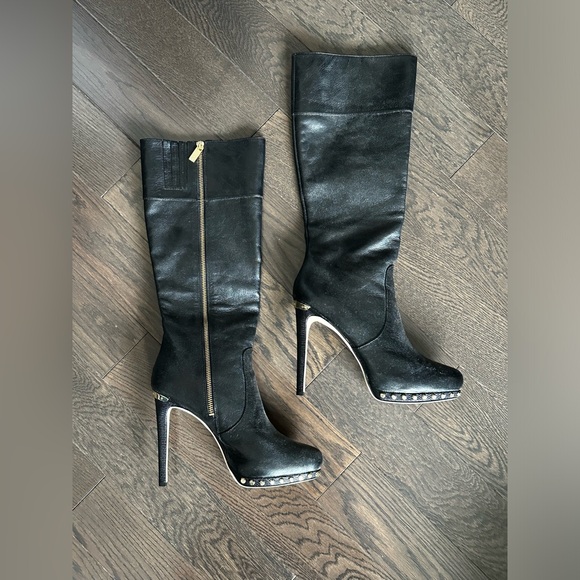Michael Kors Leather Heel Heel Boots with Studs 🖤 - Picture 6 of 10